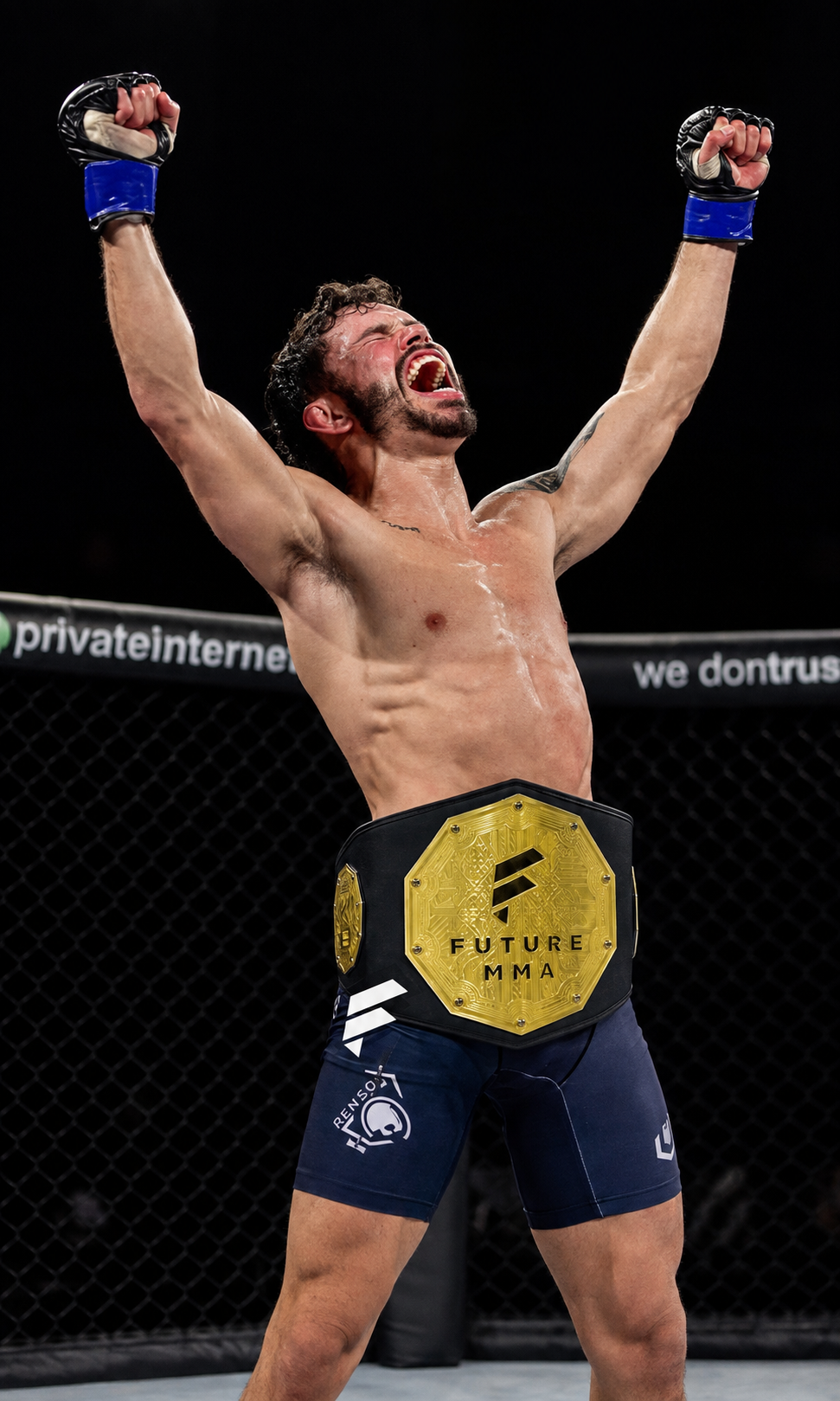 Adriano Ramos comemorando a vitória com o cinturão do Future MMA